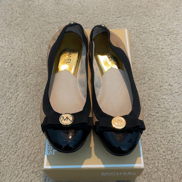 Michael Kors flats size 7 nude/black - Picture 1 of 5